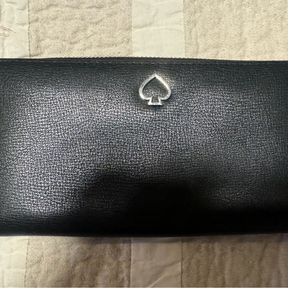 Like New Beautiful Kate Spade Wallet - Picture 3 of 8